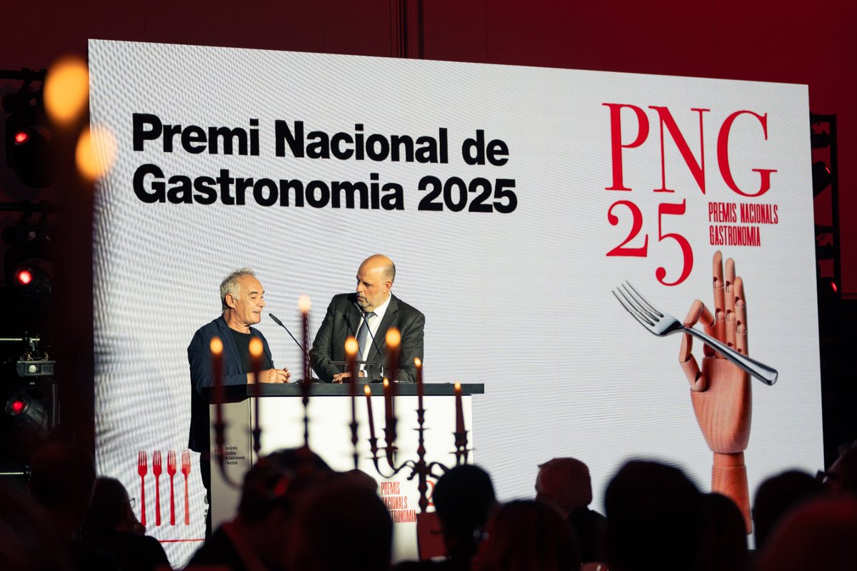 Dimecres l’Acadèmia Catalana de Gastronomia i Nutrició va celebrar el lliurament dels Premis Nacionals de Gastronomia 2025.
Va ser una nit plena d’emoció i records, on vam tenir l’honor de recordar el nostre estimat amic Fermí Puig, a qui se li va concedir el premi Cuina
