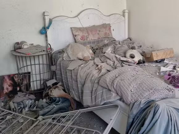 Un esempio di installazione nucleare iraniana colpita stanotte da Israele (Foto dalla diretta di Le Monde)