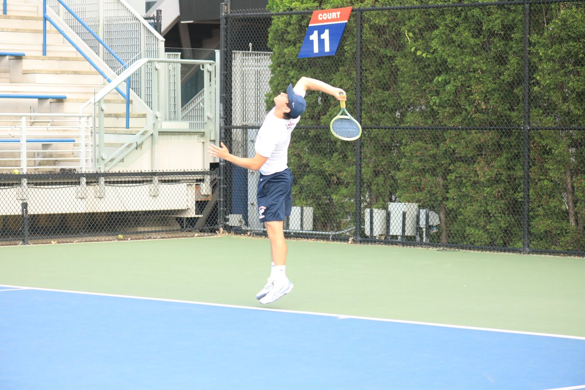 It’s a sweep 5-0 over Naples! 1st Singles Alex Lewis wins his match in a 10 point super tie breaker.