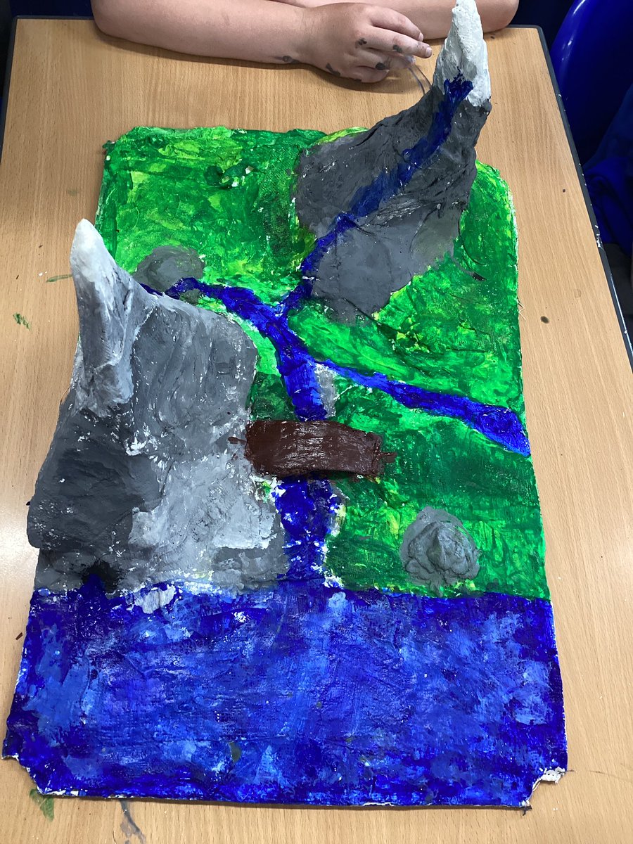 The Owls have really enjoyed making their river and mountain projects. Today was about painting it to look realistic, haven’t they done a good job?!
