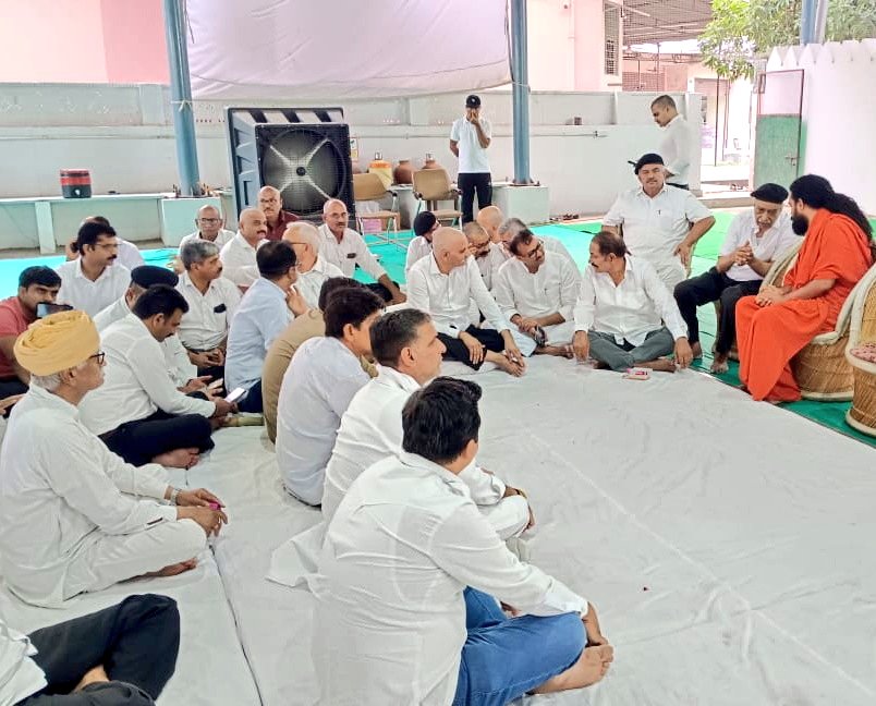 AshokSaini_BJP's tweet photo. श्री क्षत्रिय युवक संघ के परम् पूज्य संरक्षक श्री भगवान सिंह जी रोलसाहबसर के देहावसान के उपरांत आज संघ शक्ति कार्यालय पहुंचकर श्रद्धांजलि अर्पित की।

समाज और संगठन निर्माण उनका सादगीपूर्ण जीवन हम सभी के लिए सदैव आदर्श रहेगा।

#क्षत्रिय_युवक_संघ 
@shri_kys https://t.co/TraE1lrYCA