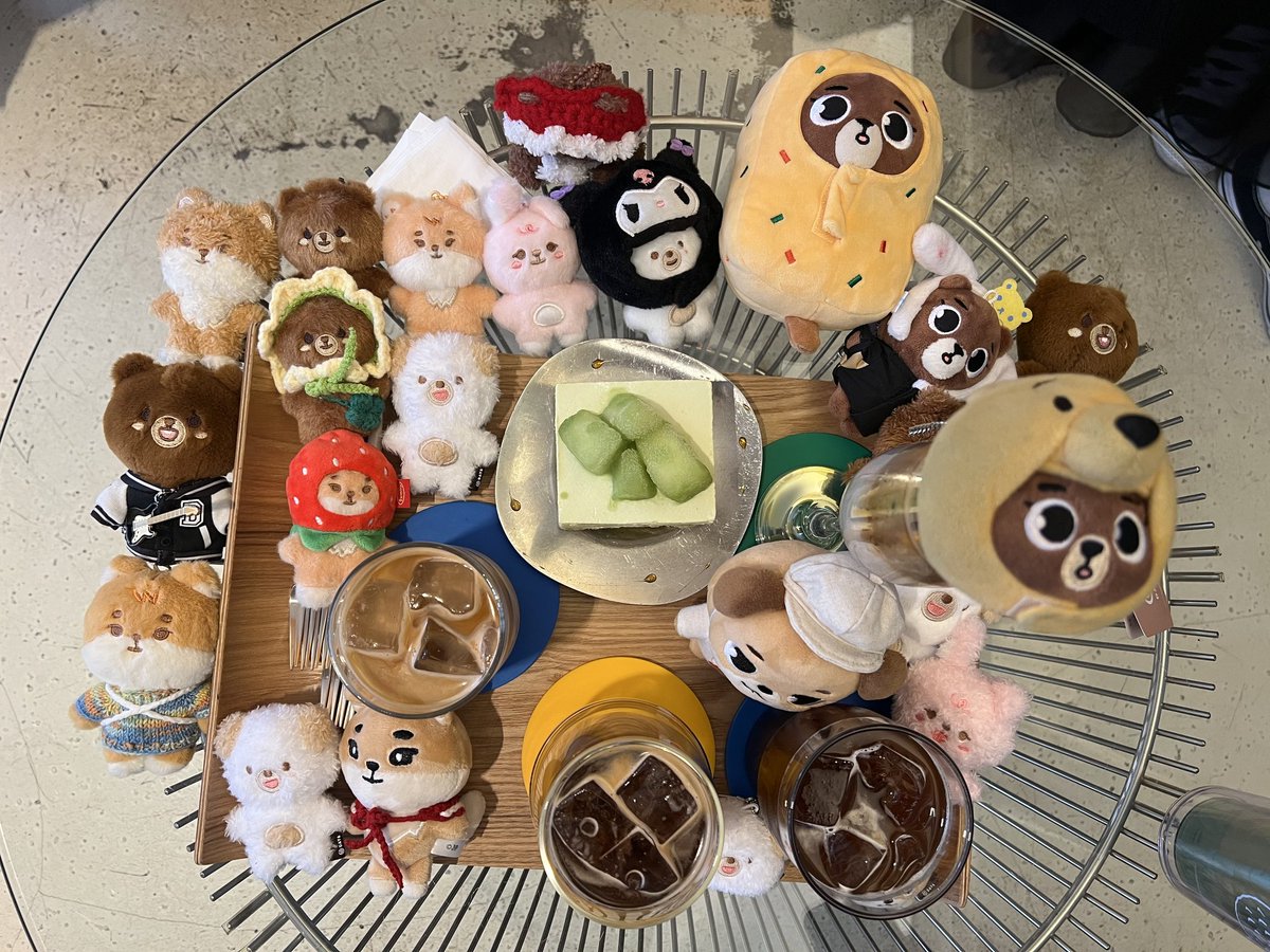 하 얼마만에 만나는건지!!
언니들이 최고야 언니들이 짱이야😘
우리 담엔 능이백숙이야!!💕
와글와글바글바글✨️🍀🫧