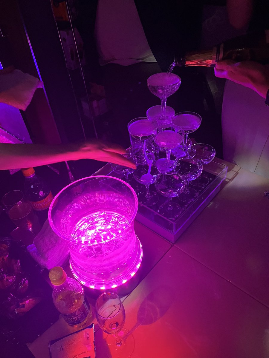 初シャンパンタワー🥂
<a href="/BAR_NOT_FOUND_/">ミスチルBAR NOT FOUNDオーナーMIYAミスチル好きと繋がりたいミスチルカラオケBAR</a>