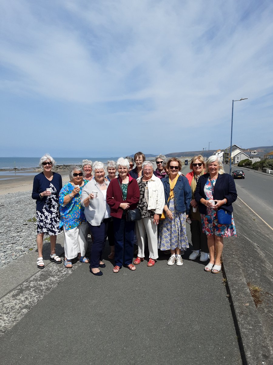 Merched y Wawr Cylch y Mwnt ar eu taith ddirgel flynyddol cyn gwyliau'r haf o Aberteifi i Borth a Machynlleth i ymweld â Thŷ Senedd Owain Glyndŵr.