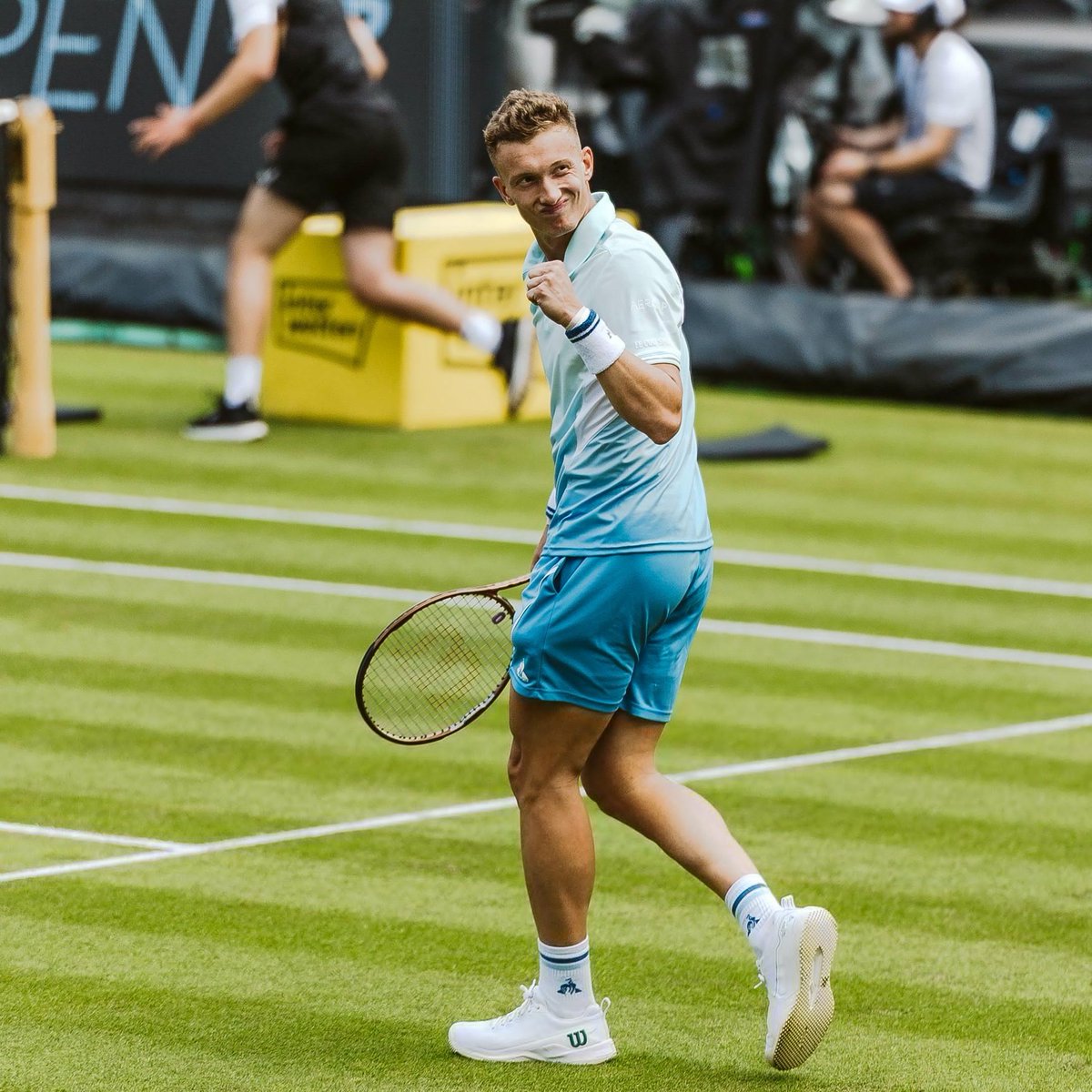 ömer şentürk (@omersen147) on Twitter photo 🌱 alexander zverev - brandon nakashima
🌱 ben shelton - jiri lehecka
🌱 stuttgart'ta çeyrek final günü. zverev kariyerinin altıncı çim kort yarı finali, ben shelton ise -medvedev yenilirse- kariyerinde ilk kez ilk 10 görmek için kortta olacak.
🌱 <a href="/ssportplustr/">S Sport Plus</a>'ta anlatımdayım. 🌱 alexander zverev - brandon nakashima
🌱 ben shelton - jiri lehecka
🌱 stuttgart'ta çeyrek final günü. zverev kariyerinin altıncı çim kort yarı finali, ben shelton ise -medvedev yenilirse- kariyerinde ilk kez ilk 10 görmek için kortta olacak.
🌱 <a href="/ssportplustr/">S Sport Plus</a>'ta anlatımdayım.