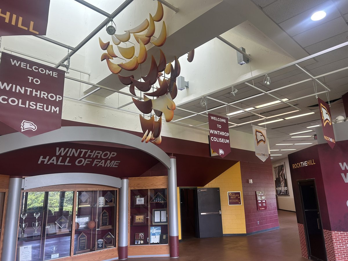 teehenry_'s tweet image. Still a long way to go, but always good to see the little things improved and some updated branding in the Coliseum! 

🦅New pennant banners at entry/exits
🦅New directional signage pieces 
🦅Team Store wrap

#ROCKtheHILL