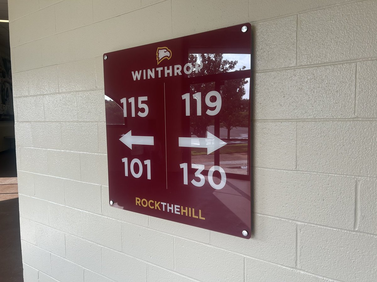 teehenry_'s tweet image. Still a long way to go, but always good to see the little things improved and some updated branding in the Coliseum! 

🦅New pennant banners at entry/exits
🦅New directional signage pieces 
🦅Team Store wrap

#ROCKtheHILL