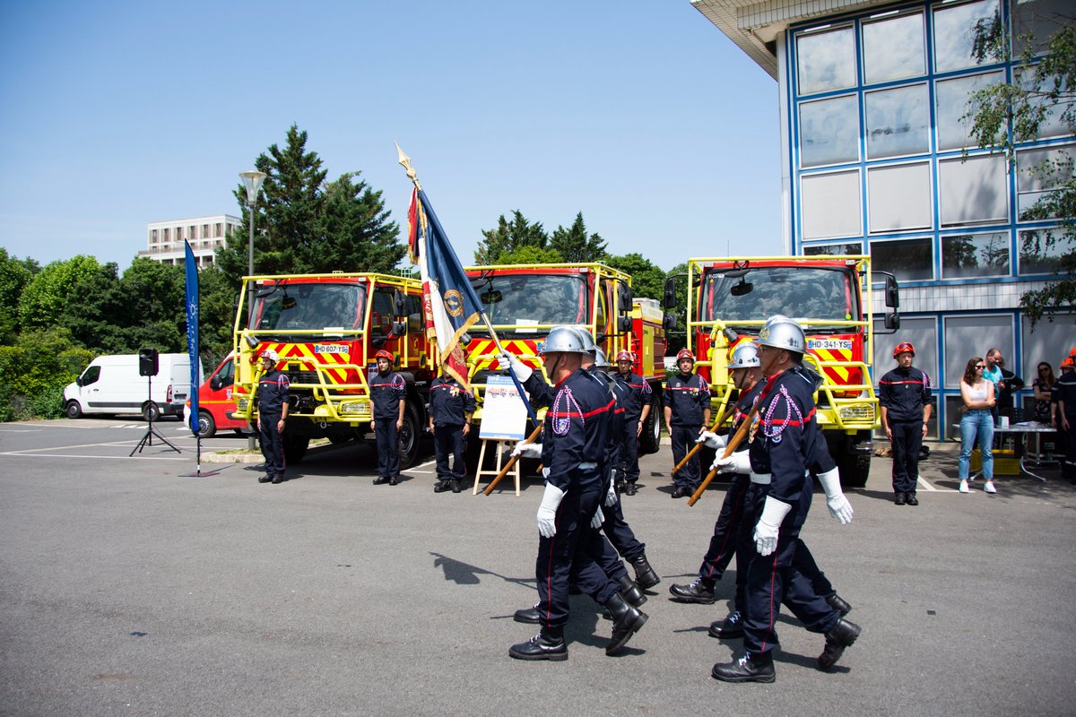 #Cérémonie | 🧑‍🚒 Le <a href="/sdis91/">Sapeurs-pompiers 91</a> célèbre ses valeurs : médailles, nouveaux véhicules anti-feux de forêt et engagement exemplaire de nos pompiers, notamment à Mayotte. 

Un concours unifié de caporal pour renforcer le recrutement. La solidarité et l'engagement pour la sécurité de tous !