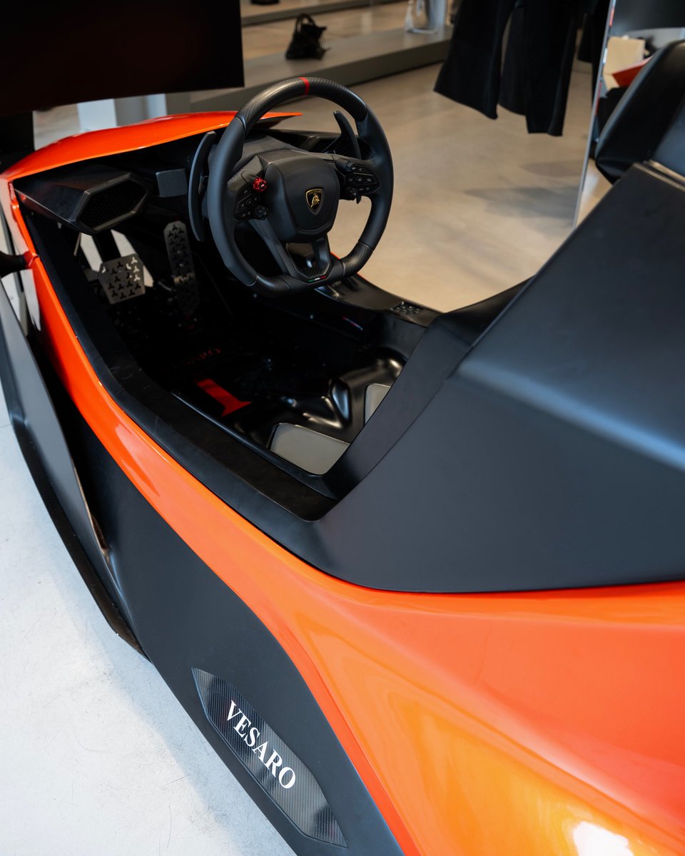 A unique fusion of fashion and performance. 

Up close and personal with our Vesaro x Automobili Lamborghini Simulator at the Balenciaga Rue Saint Honoré Store in Paris. 

Now available to buy at: vesaro.com/lamborghini

•
•
•
•

#vesaro #automobililamborghini #lamborghini
