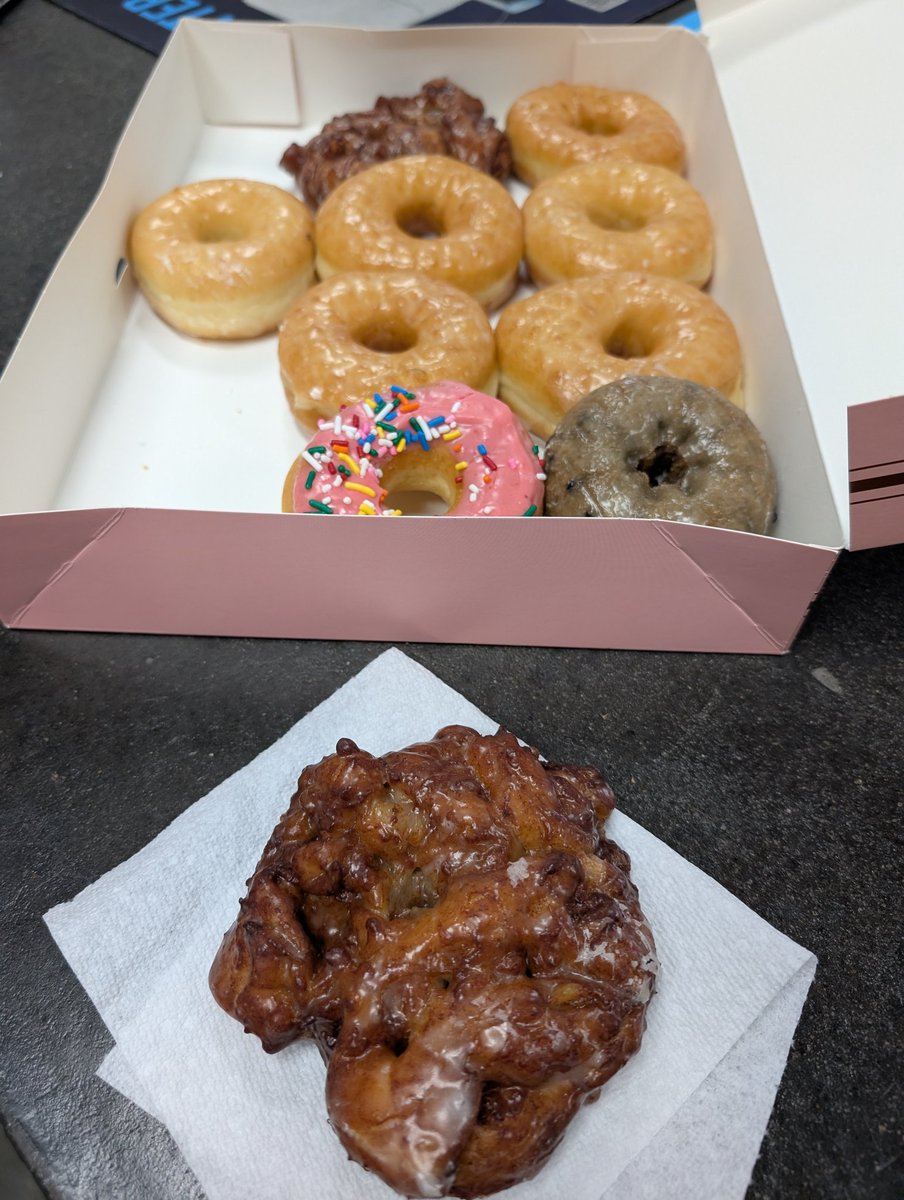 ǝʞooɹq🐺 tweet media