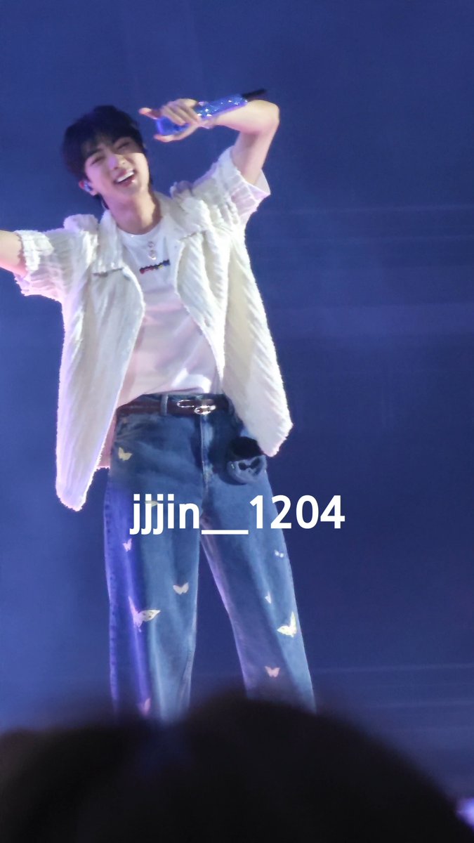 jjjin__1204's tweet photo. 나한테도 이런 날이 온다ㅠㅠ 오늘 석지니 무대 볼 거라고 생각도 못했어🥹🥹🥹 행복해따 호비 고마워
#방탄소년단진 https://t.co/LfgcLFxD3c