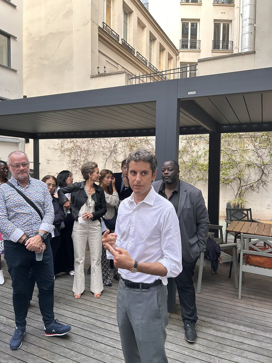 Gabriel Attal Actu (Compte Fan) (@gattalactu) on Twitter photo 🇫🇷✅ Un militant parmi les militants !
— Le secrétaire général de “Renaissance” et ancien Premier ministre <a href="/GabrielAttal/">Gabriel Attal</a> participait mercredi soir à une soirée d'accueil des nouveaux adhérents parisiens aux côtés de votre député Sylvain Maillard.
#2AnsPourLaFrance
© Alex L. 🇫🇷✅ Un militant parmi les militants !
— Le secrétaire général de “Renaissance” et ancien Premier ministre <a href="/GabrielAttal/">Gabriel Attal</a> participait mercredi soir à une soirée d'accueil des nouveaux adhérents parisiens aux côtés de votre député Sylvain Maillard.
#2AnsPourLaFrance
© Alex L.