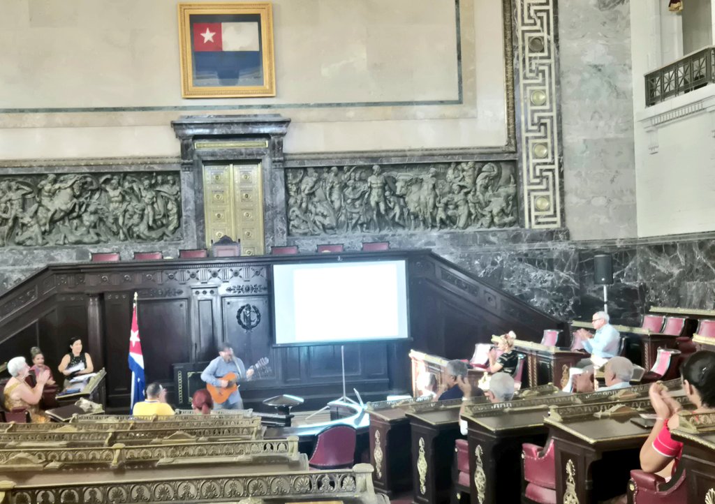 Emotivo matutino desarrollado por la sección sindical de la Vicepresidencia de las Oficinas Auxiliares de la <a href="/AsambleaCuba/">Asamblea Nacional Cuba</a>🇨🇺 en homenaje al venidero Día de los Padres, con la interpretación del trovador y diputado Nelson Valdés