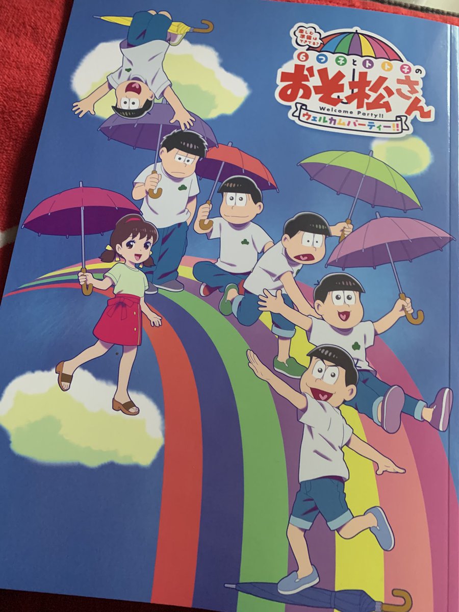 toru_hanai's tweet photo. イベントは終わってしまいましたが
おそ松さん第4期放送記念イベント
「楽しむ準備はできてる？6つ子とトト子のおそ松さんウェルカムパーティー！！」のグッズでパンフレットにて
「６つ子の雨アソビ」をテーマにした６つ子着ぐるみの撮り下ろしグラビアの撮影を担当させて頂きました。

#おそ松さん https://t.co/pHWecVglRZ