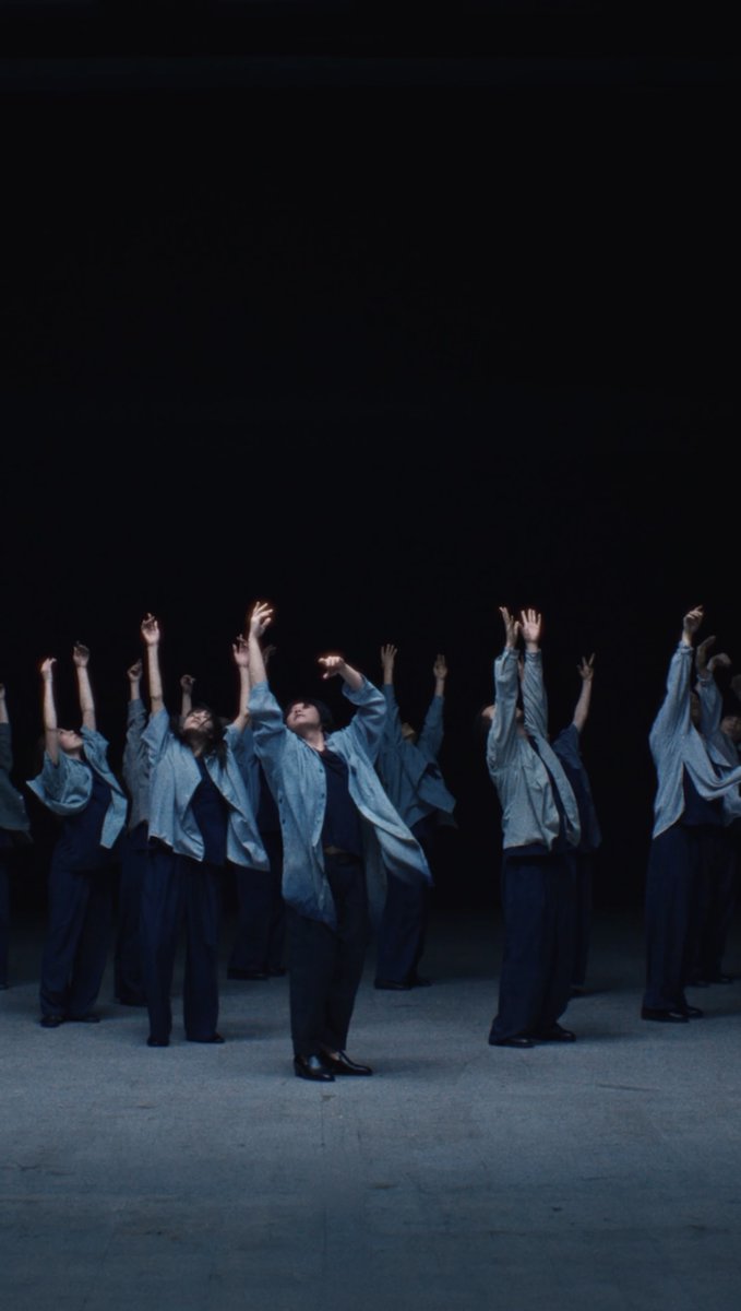 自作の絵画のダンスする子