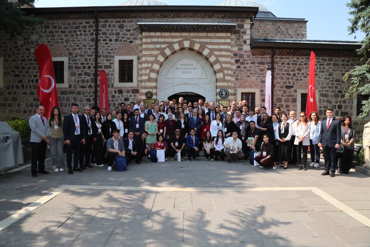 Bakanlığımız Ortaöğretim Genel Müdürlüğü tarafından yürütülen "Oku-Yorum Yazı-Yorum" projesi Türkiye paneli ve "Destanlarımı Çiziyorum Çizgi Roman Yarışması" ödül töreninde Anadolu Medeniyetleri Müzesinde öğrenci, öğretmen ve velilerimizle bir araya geldik. Yıl boyunca sarfedilen