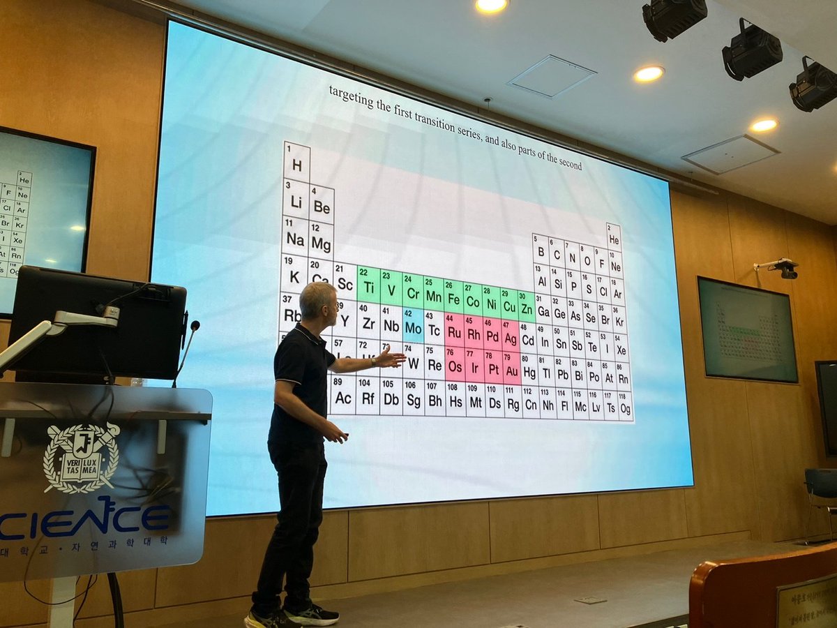 Prof. Oliver Wenger (University of Basel) gave a fantastic talk on inorganic photophysical chemistry. Truly inspiring! #SNUChemistry #OliverWenger #Photochemistry #InorganicChemistry