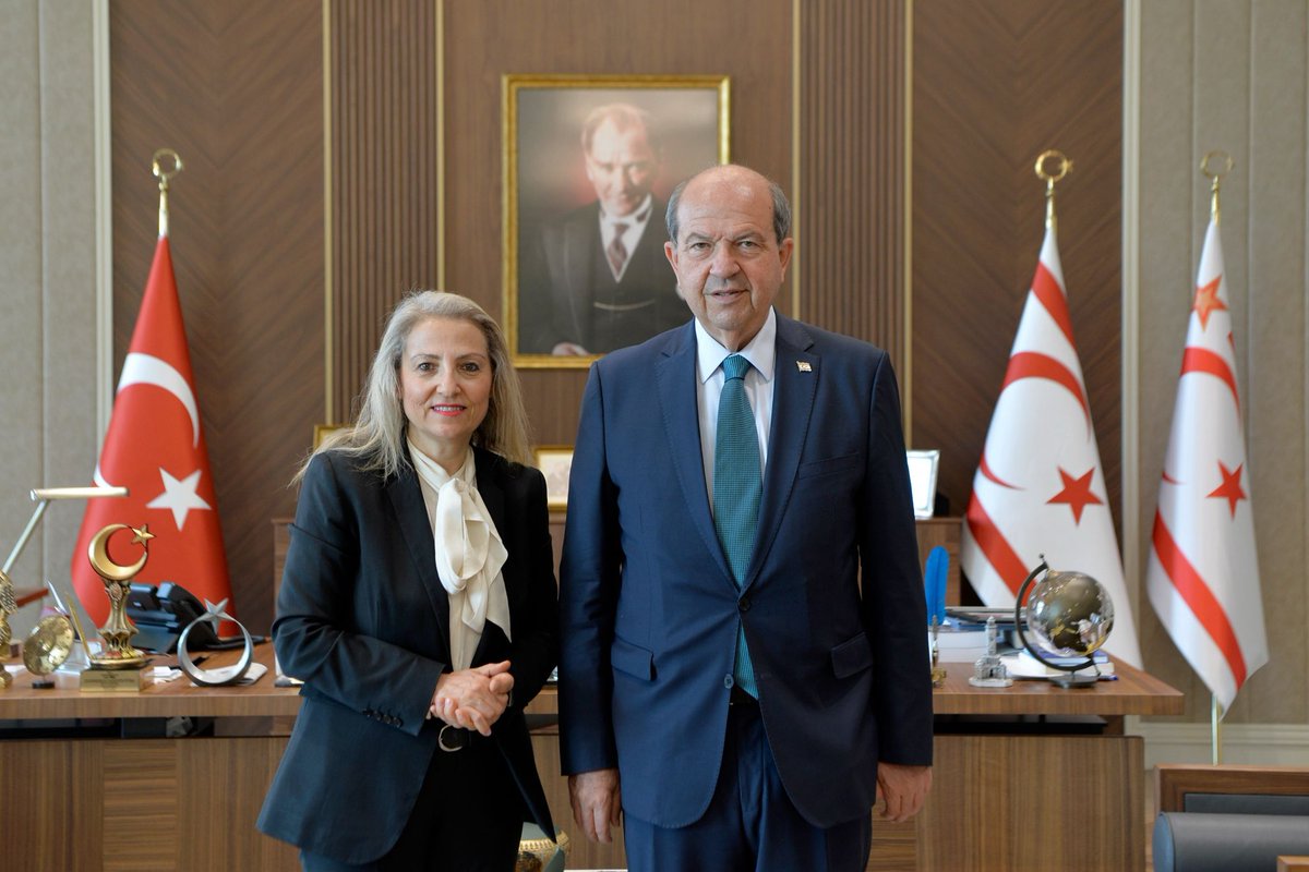 "Yazar ve akademisyen Sevinç Engin, Kuzey Kıbrıs Türk Cumhuriyeti Cumhurbaşkanı Sayın Ersin Tatar ile bir görüşme gerçekleştirdi. Görüşmede güncel konular üzerine karşılıklı ve samimi bir sohbet yapıldı."