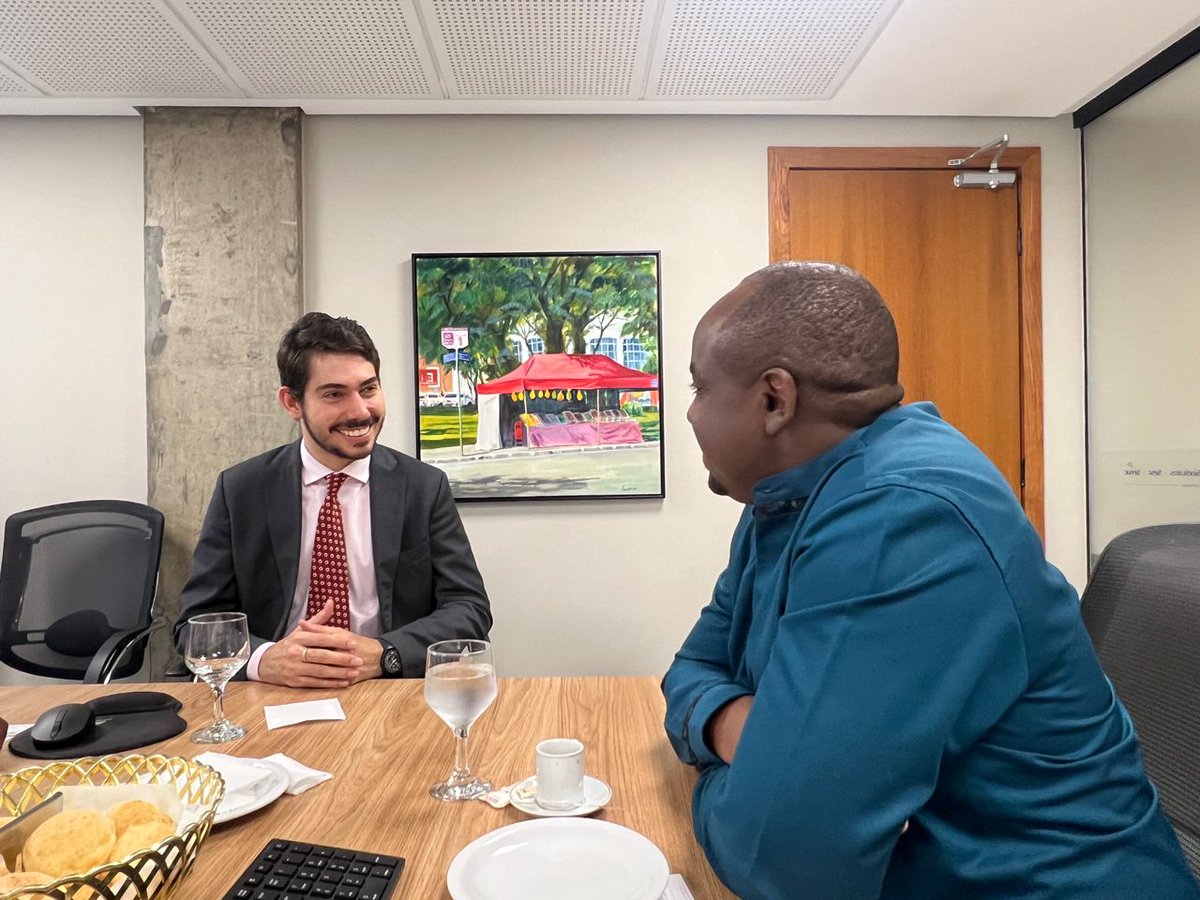 Rwanda in Brazil (@rwandainbrazil) on Twitter photo O Embaixador Lawrence Manzi <a href="/Lawrence_Manzi/">Lawrence Manzi</a> reuniu-se com a FECOMÉRCIO-GO (Federação do Comércio de Bens, Serviços e Turismo do Estado de Goiás) <a href="/Fecomerciogo/">Fecomércio GO</a> para discutir oportunidades de parceria entre os setores privados de Ruanda e do Estado de Goiás. A conversa destacou o O Embaixador Lawrence Manzi <a href="/Lawrence_Manzi/">Lawrence Manzi</a> reuniu-se com a FECOMÉRCIO-GO (Federação do Comércio de Bens, Serviços e Turismo do Estado de Goiás) <a href="/Fecomerciogo/">Fecomércio GO</a> para discutir oportunidades de parceria entre os setores privados de Ruanda e do Estado de Goiás. A conversa destacou o