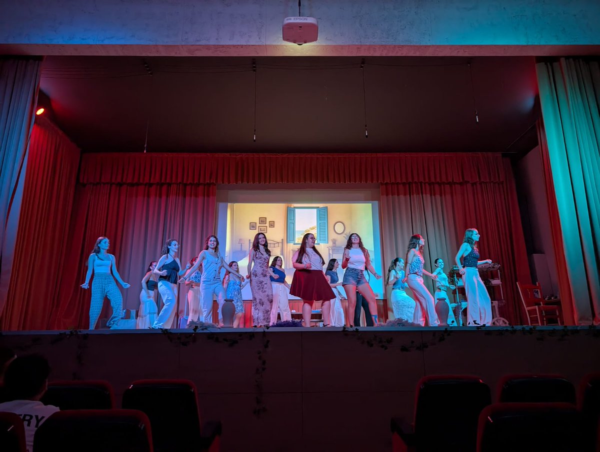 pmariacid's tweet photo. 🎭💃 ¡Éxito total! El musical Mamma Mia! ha arrasado en el cole gracias al talento del alumnado de francés 🇫🇷de Bachillerato y la dirección de su profe Pablo Brotons. Música, emoción y arte en estado puro. Félicitations! 🌟🎶

#pureza #pmaria #pmariacid #UnMundoFelizEmpiezaPorTi https://t.co/L4C9nzM16I