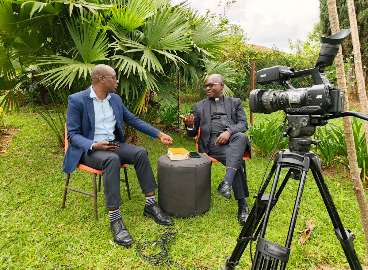 RwandaCejp's tweet photo. 2/2Twese hamwe dushobora kubaka Ubutabera, Amahoro, Ubumwe ndetse n'Ubwiyunge!
Ushobora kandi gukurikira ikiganiro cyose unyuze ku muyoboro wa youtube wa Isango star.
#CejpRwanda #Isangostar #Ubutabera #Amahoro #Ubumwe #Ubwiyunge https://t.co/B6fg3HnoFJ