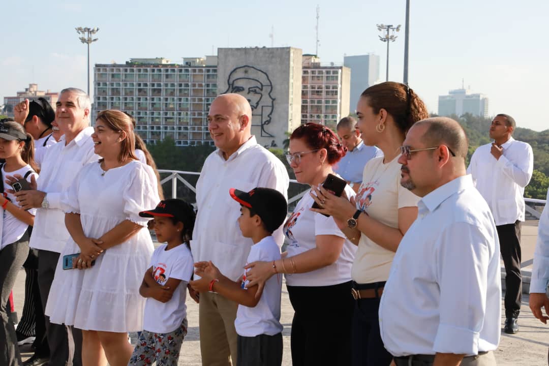 Con la presencia de <a href="/DrRobertoMOjeda/">Dr. Roberto Morales Ojeda</a> quedó inaugurada la Asamblea Nacional Pioneril en el Memorial José Martí. Los pinos nuevos de nuestra Patria se reúnen guiados por los más genuinos valores humanos que han aprendido de la Revolución. #JuntosPorCuba