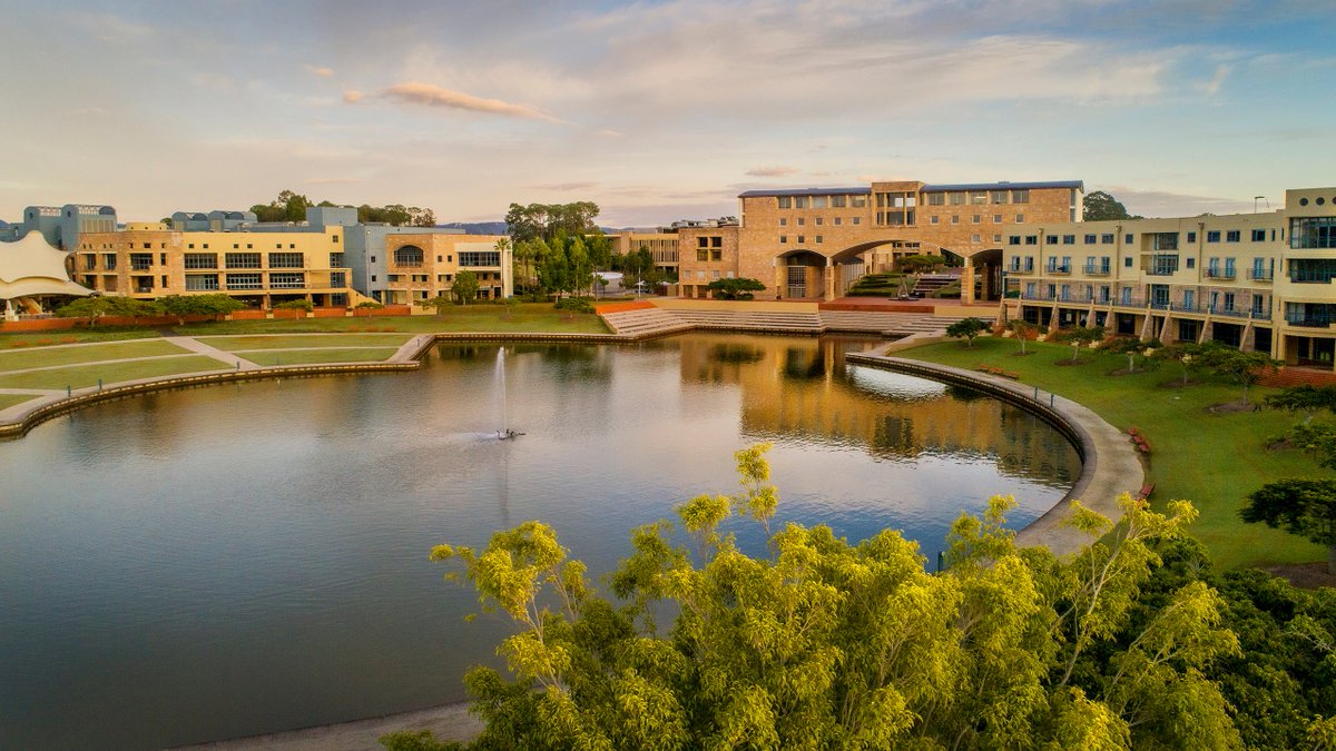 🌟 Start Your Legal Career in #Australia at <a href="/BondUniversity/">Bond University</a> on the #GoldCoast! 🌟
This 2 year Juris Doctor program, covers 24 subjects and includes Canadian #Law, preparing you for legal systems in Australia and Canada. Learn more by clicking the link! 💼 komconsultants.com/courses/law/la…