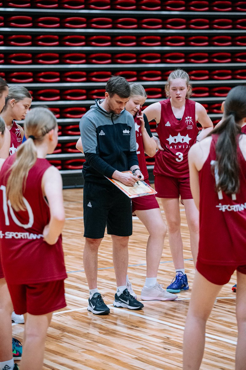 ➡️ No 13. līdz 15. jūnijam 🇱🇹 Kauņā notiks tradicionālais 🏆 Baltijas kausa izcīņas turnīrs U14 vecuma grupas meiteņu un puišu komandām.
 
Apmēram 1️⃣0️⃣0️⃣ labākie U14 vecuma grupas basketbolisti un basketolistes sezonas laikā piedalījās trijos Reģiona izlašu un meiteņu Talantu