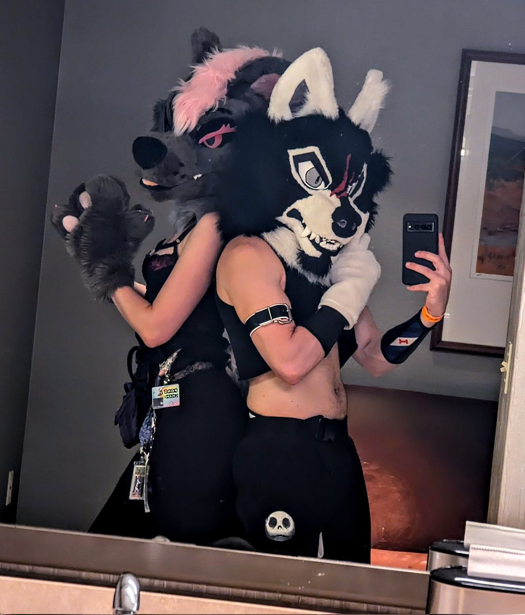 Prepare for trouble 
And make it double

#FursuitFriday
Jesse and James won't stand for tyranny and neither will we 💪
Be safe out there this weekend and make your voices heard. Fuck this injustice