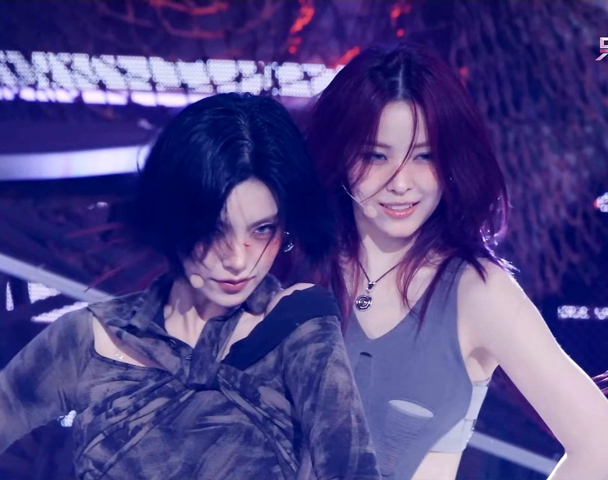 midzy_swag's tweet photo. This is....

#yeji #ryujin #ITZY_GirlsWillBeGirls https://t.co/Ckaq9Kyay6
