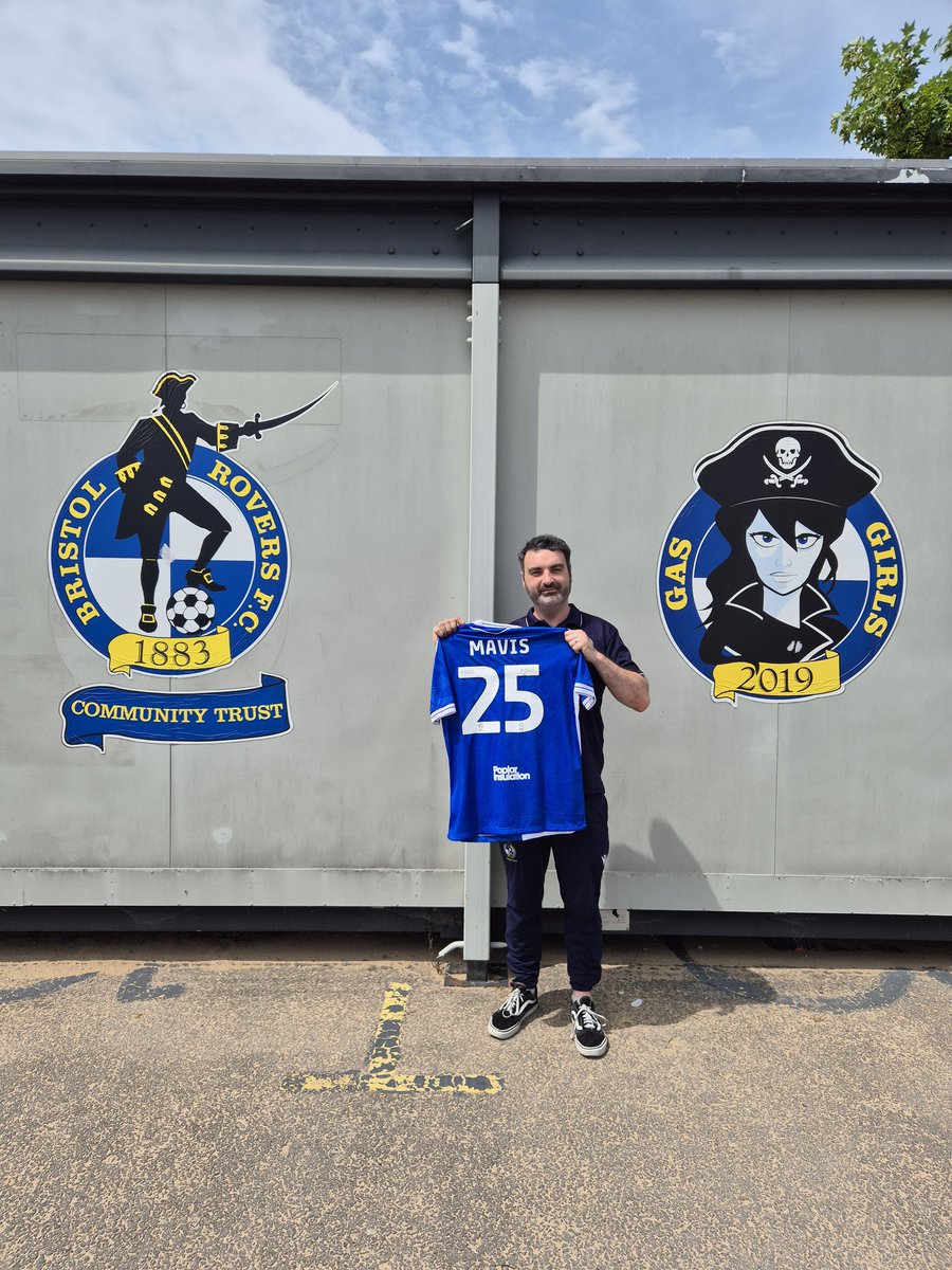 💙 After 7 and a 1/2 years, we are sadly saying goodbye to #BristolRovers Community Trust Media Manager Matthew 'Mavis' Davies.

Mavis has been instrumental in the growth and success of our charity and will be sadly missed by us all.

Thanks Mave 🙌 🔵⚪️

#UTG