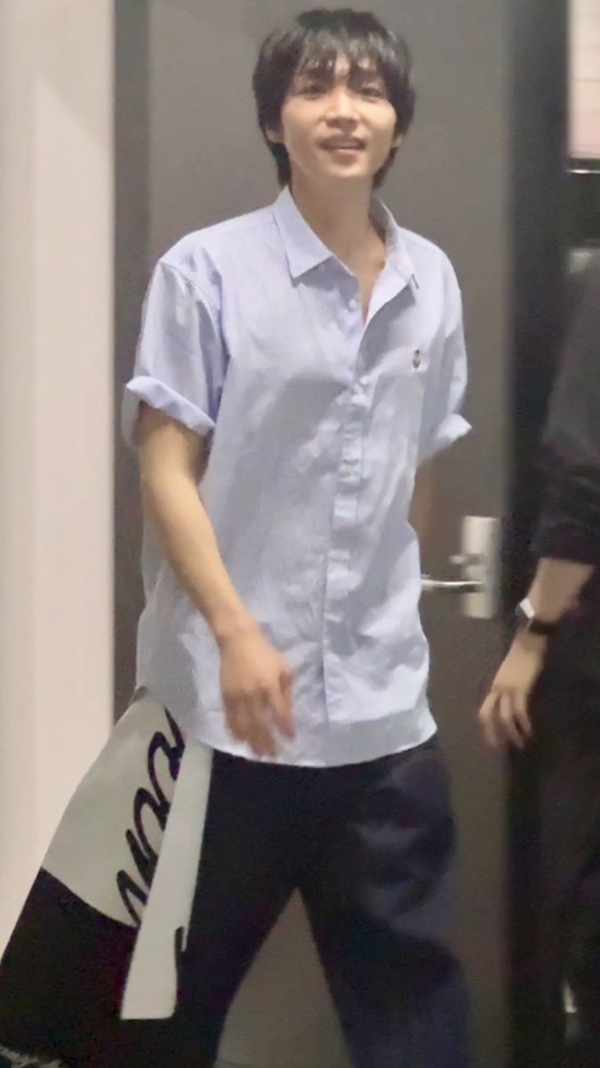 5831kp's tweet photo. 250613 #정세운 퇴근길

문열고 나오는데 너무 으른남자(;;) 같아서 강아지 아닌줄 https://t.co/sttGnD5ulL