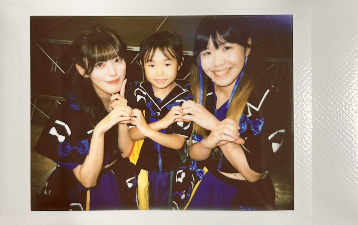 MANA_yumeten_'s tweet image. 今日はこのチェキの為に錦糸町に来たと言っても過言ではない!!
💙『次の衣装も作ってね🫶』
ほのかちゃんも私もナオちゃんと指切り😇
ナオ推し衣装部頑張ります💪
またグルショ撮ろうね🫶
#ナオ・オブ・ナオ
#豆柴の大群