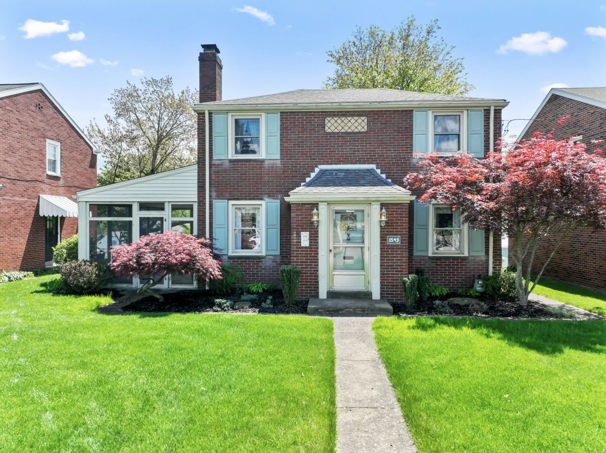 hommati227's tweet photo. 🏡✨ Beaver charm at it best in this beautiful 2 story all brick home with lawn sprinkler system located in the heart of town! Featuring a 2-stall oversized detached garage and an integral garage on the main house with a paved driveway and a... https://t.co/Yc8oW3b8sw

Listed https://t.co/PPHsnApRkP