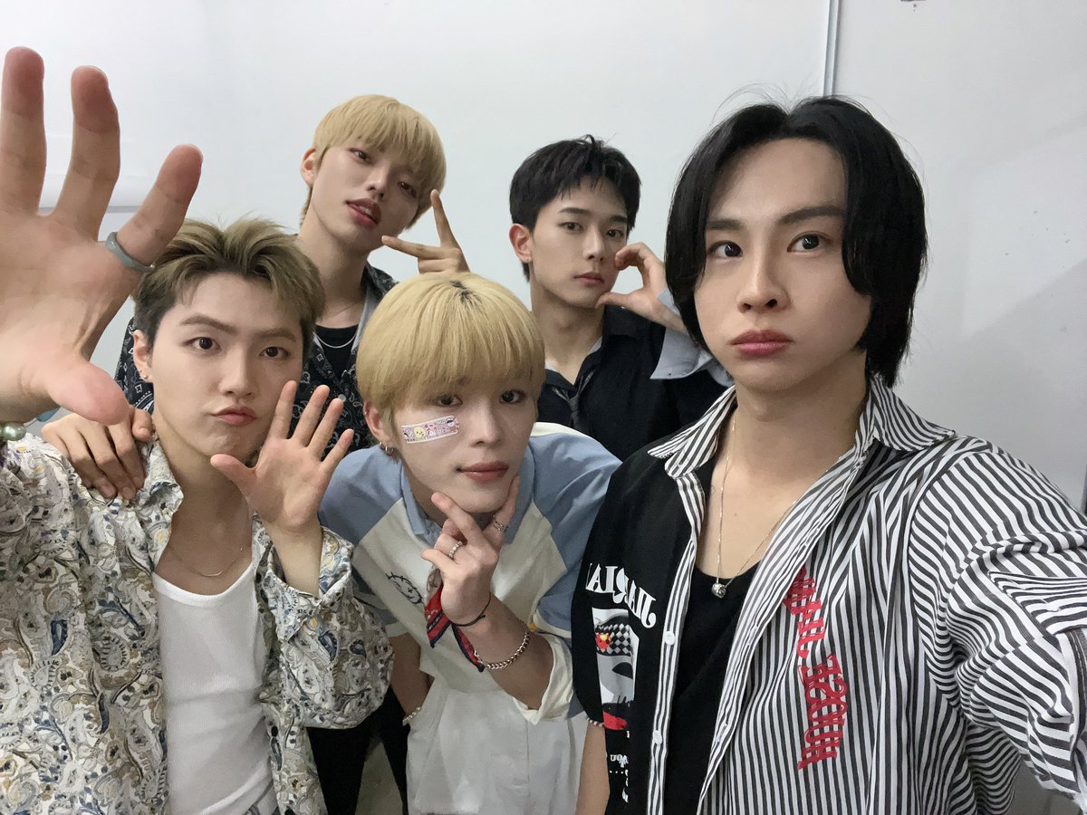 즐거운 불금보내구~ 주말공연도 즐겁게 보내봐용~~😉🔥

#커맨더맨 #CMDM