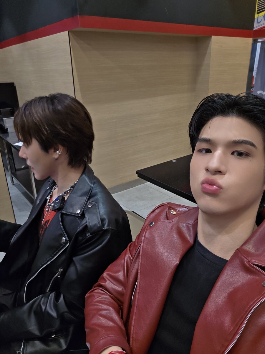 skywongraveee's tweet photo. ขอบคุณทุกคนที่มาหาสกาย นานิ พี่ออฟกัน จุงดัง เฟิร์สข้าวตัง เพิร์ธแซนต้า ลุคมิค โชกุนแอสตัน ลูกสมหมาย นีออนนะครับ ❤️🤍 ออลยูแคนกรี๊ดดดด
#ชาบูชิชวนกรี๊ดSkyNani https://t.co/RhzGk9VR0T