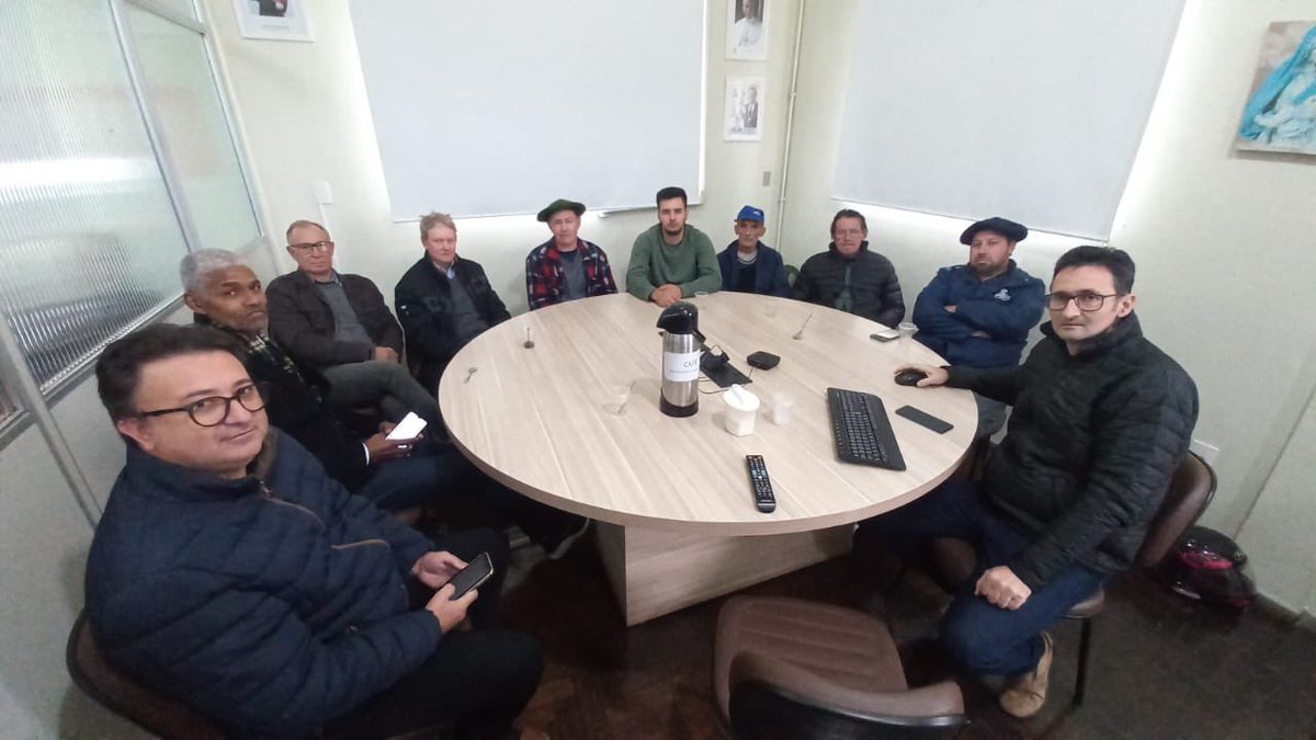 Reunido com o trabalhadores do Assentamento Marighela para tratar da regularização fundiária da área.