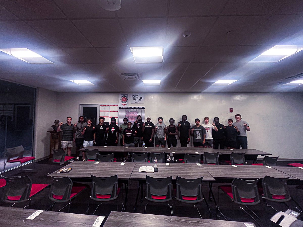 Bonded by football 🏈 United through fellowship 🗣️

Bible Study With The Squad ✝️📖