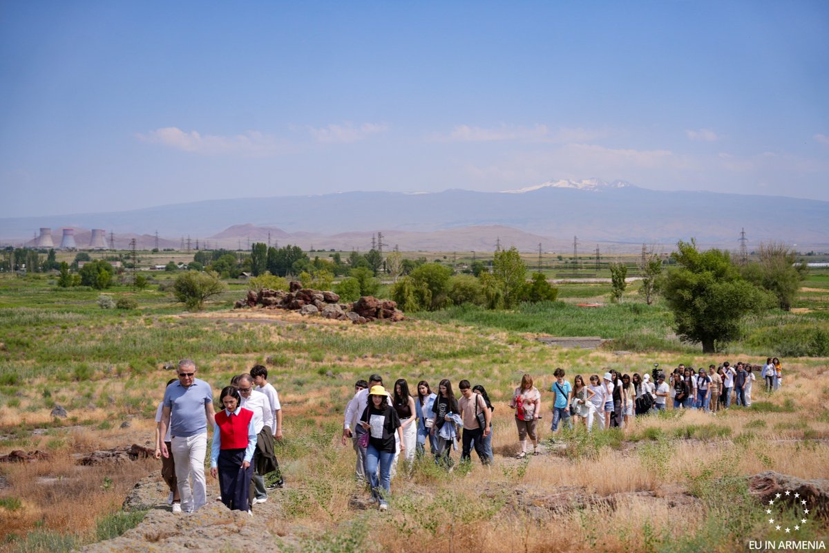 EUAmbArmenia's tweet photo. Was delighted to visit #Metsamor with Minister Andreasyan &amp; 🇦🇲 winners of #YoungEuropeanHeritageMakers &amp; celebrate #EuropeanArchaeologyDay with these bright youth
#EU4Culture #StrongerTogether #EuropeanHeritage2025
👉https://t.co/mqZt4dspUY https://t.co/h9yJTnyQdr