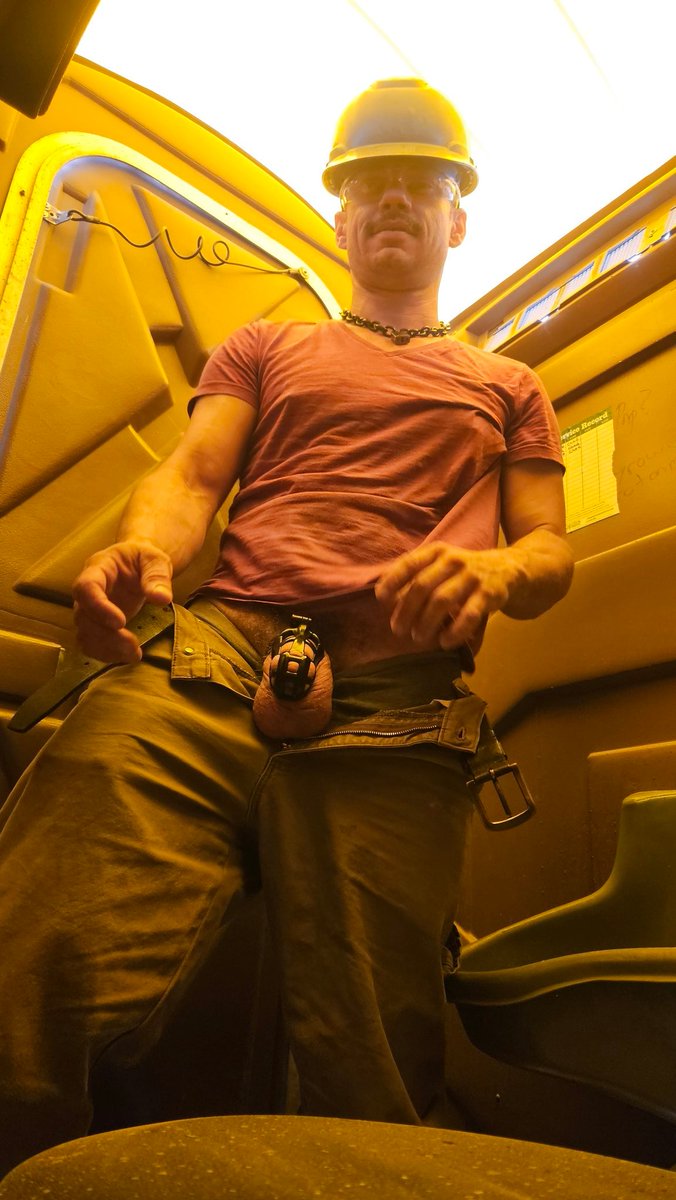 FetishJeef's tweet photo. #chastity challenge day 13 Jobsite Port-a-potty #cagecheck... damn this @KINK3Ddesigns cage makes me feel manly

#teamlocked #gayconstruction
@GayChastityRTs https://t.co/nSq3RHnip9