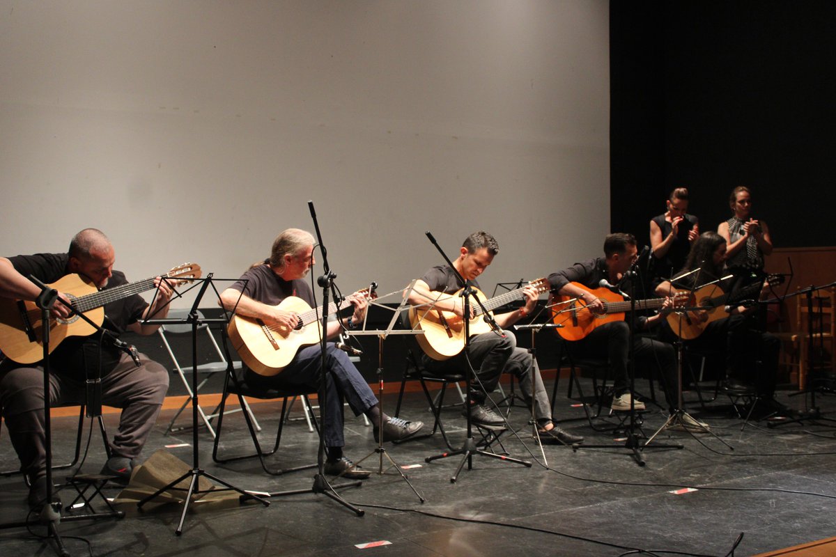 #Programación | #Mijas
📷 Domingo, 15 de junio a las 22:15 h. en <a href="/Mijas340TV/">Mijas340TV</a>
📷 Los alumnos de guitarra flamenca de la UP de La Cala ofrecieron su concierto de fin de curso. Unos 80 alumnos están apuntados a las clases con el profesor José Antonio Rojas.
