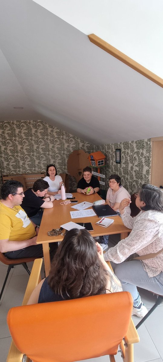 FraternidadAsoc's tweet image. El grupo motor de la Red CuidAs @socialasturias_ sigue trabajando para poner en marcha todos los compromisos adquiridos en nuestro plan de mejora 💪💚🧡
#CuidAs #Asturias