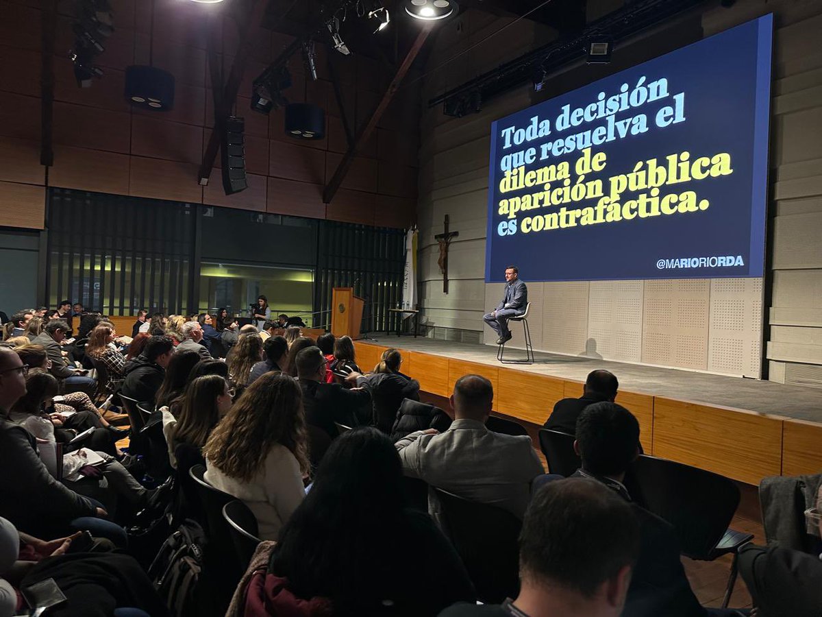 Escuchar a <a href="/maRIOrioRDA/">maRIO rioRDA</a> sobre la incivilidad discursiva que hoy vimos y que una democracia de exclusión no es democracia es unos de los LUJOS del #CongresoBA
En tiempos donde el discurso mas potente no tiene que ver con emociones positivas sino con negativas.
<a href="/CumbreCP/">CumbreCP</a>