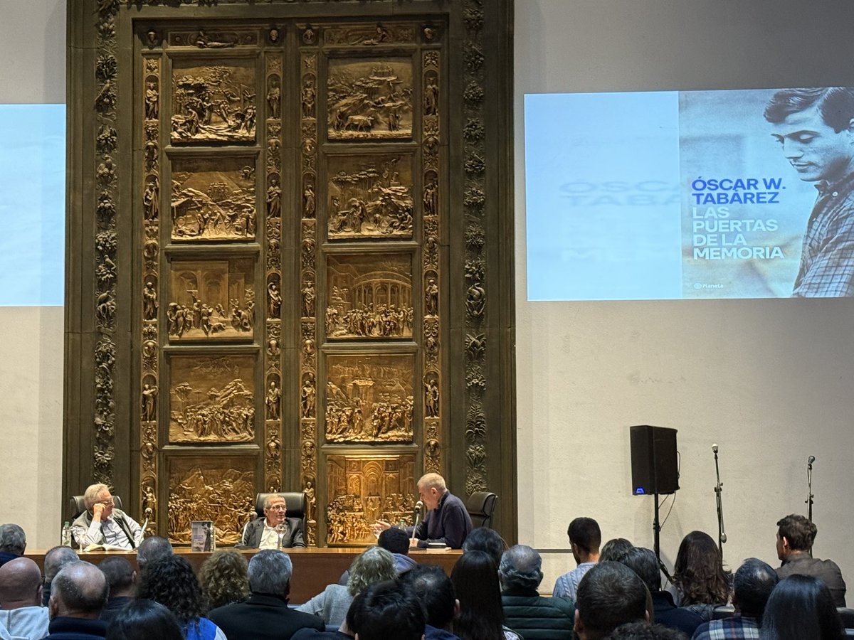 blancarodgon's tweet image. La presentación del libro del Maestro Tabárez fue otra oportunidad para que nos regalara momentos maravillosos. Cómo a él le gusta “sin estridencias” y con todo el afecto y admiración de sus jugadores. Una vez más: gracias Maestro!
