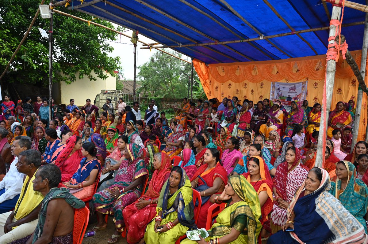 Welcome Bikas Bahan at Tikarapada GP under Bhubaneswar Block.
#BarshaEkUpalabdhiAnek
#BikashMela
#BikashBahanYatra
#SamruddhaOdisha
#BikashitaOdisha
#BikashitaOdishaBikashitaBharat
@narendramodi_pmoindia <a href="/cmo_odisha/">CMO Odisha</a> <a href="/ipr_odisha/">I & PR Department, Odisha</a> @prdw_odisha <a href="/DMKhordha/">District Magistrate Khordha</a>