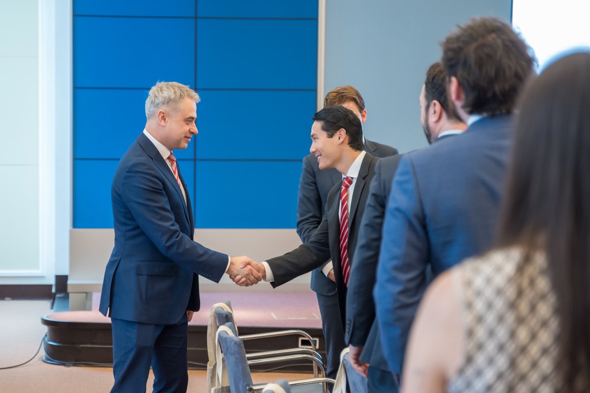Ministerstwo Cyfryzacji (@cyfra_gov_pl) on Twitter photo 🤝 Wicepremier i minister cyfryzacji <a href="/KGawkowski/">Krzysztof Gawkowski</a> spotkał się dzisiaj ze studentami Szkoły Zaawansowanych Studiów Międzynarodowych Uniwersytetu Johnsa Hopkinsa (SAIS). Tematem rozmowy była transformacja cyfrowa Polski oraz kierunki rozwoju międzynarodowej współpracy 🤝 Wicepremier i minister cyfryzacji <a href="/KGawkowski/">Krzysztof Gawkowski</a> spotkał się dzisiaj ze studentami Szkoły Zaawansowanych Studiów Międzynarodowych Uniwersytetu Johnsa Hopkinsa (SAIS). Tematem rozmowy była transformacja cyfrowa Polski oraz kierunki rozwoju międzynarodowej współpracy