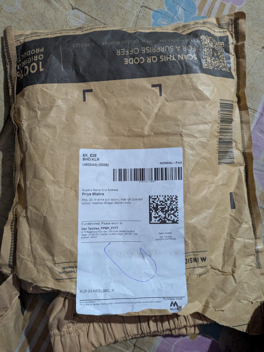 AmitTiwari725's tweet photo. @jagograhakjago @myntra @MyntraSupport 
My wife ordered a gown and when she got order and check, instead of gown got shorts and we are trying from 2 weeks for return order but they are saying we checked and we have sent correct order but not showing proof to us. https://t.co/1DcI1ZkN4M