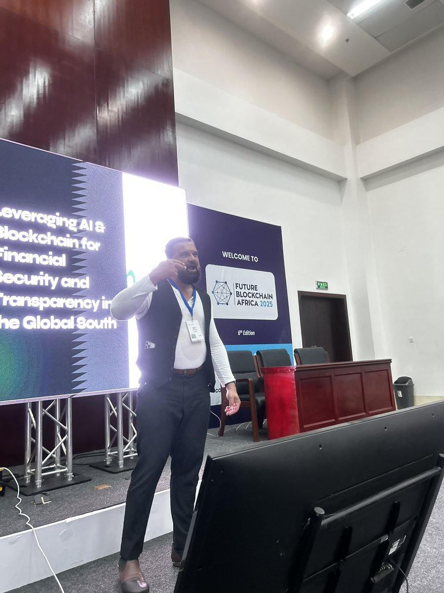 queenjargt1's tweet photo. Whenever Ray speaks, the world listens.
Powerful session that left the audience hungry for more today.
#TheManRay #RayXFFT #MyNoonesHustle https://t.co/owxH1cM5B4
