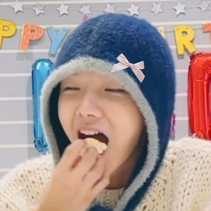 운학이 뭐 먹을때  입모양이 ㄹㅇ 아~ 라서 웃음만나와