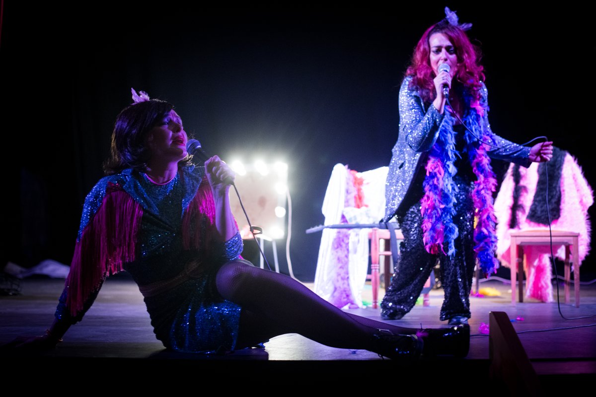 Las Glorias Cabareteras tornen a la Sala Beckett!

Acusades, amb certa enveja i ignorància, de portar fent el mateix xou durant tota la seva carrera, es presenten a la Beckett amb una única funció. Acabaran amb aquesta llegenda presentant un xou renovat? 

salabeckett.cat/activitat-rest…
